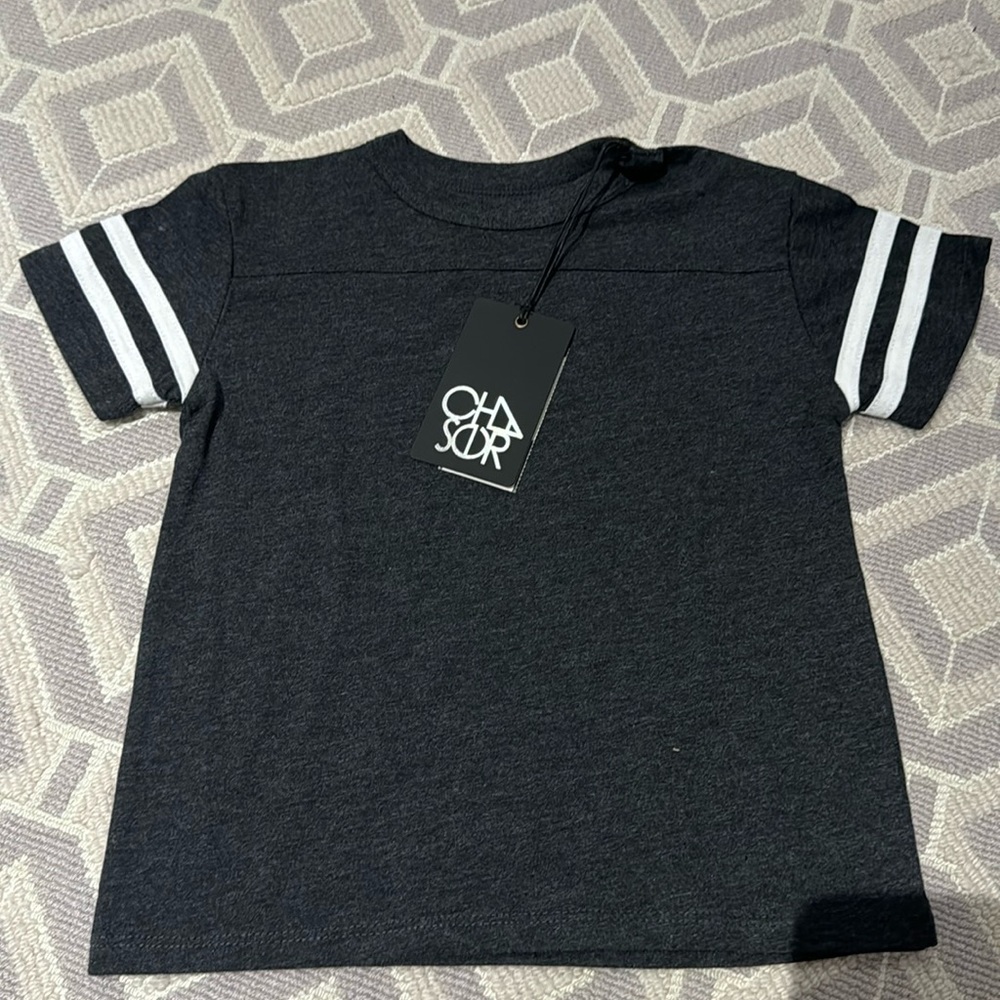 Boys short sleeve banded sleeve tee by Chaser Brand. Size 4T